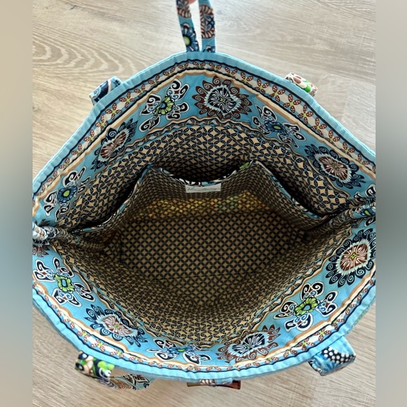 Vera Bradley Retired Fabric Bali Blue Shoulder Tote/Purse with Toggle Closer - Picture 2 of 8